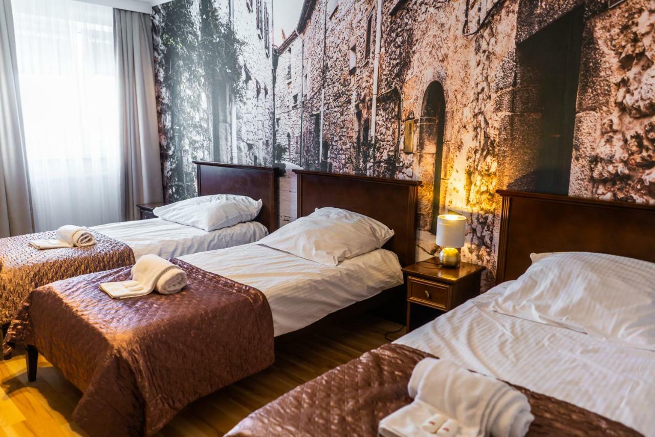 Hotel Dworek Helena Biała Podlaska Esterno foto