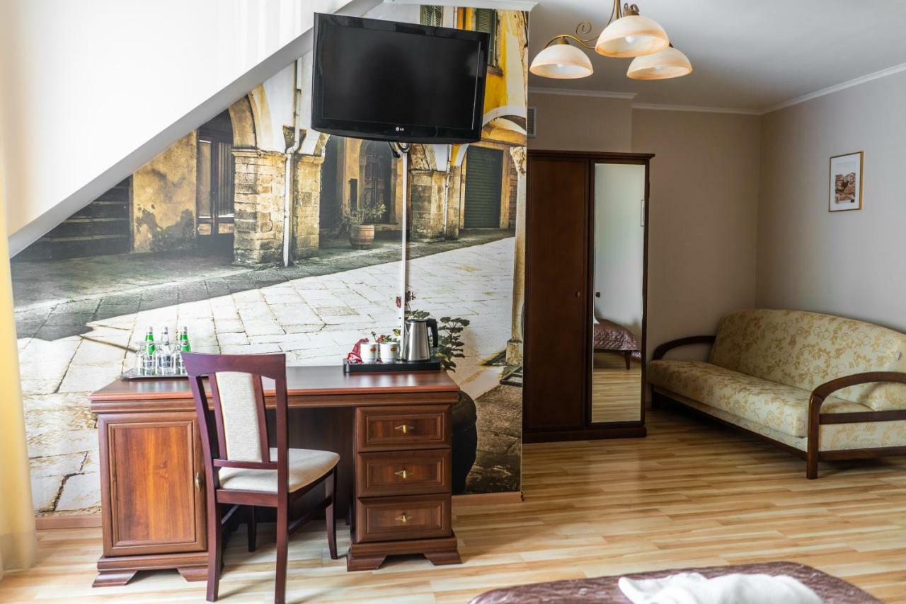 Hotel Dworek Helena Biała Podlaska Esterno foto